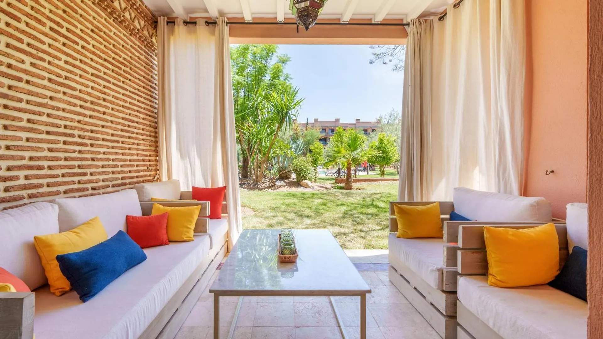 Chill On The Green Oasis Poolside Luxury Marrakesh